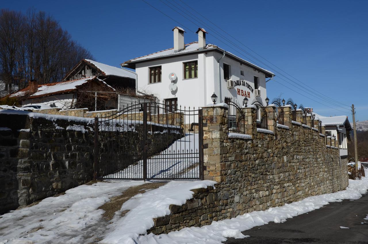 Guest House Ivan Cherni Osŭm エクステリア 写真