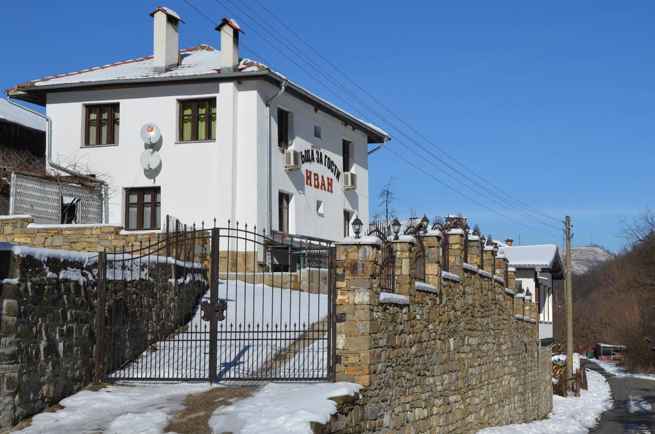 Guest House Ivan Cherni Osŭm エクステリア 写真